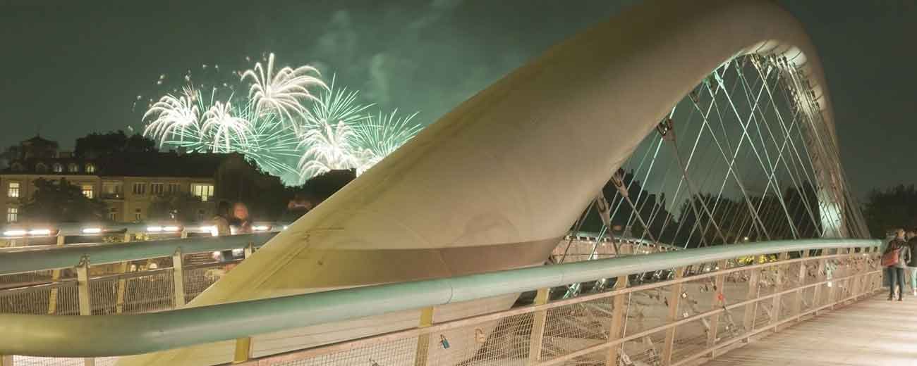 Cracovie Kraków Poland Fireworks Bridge